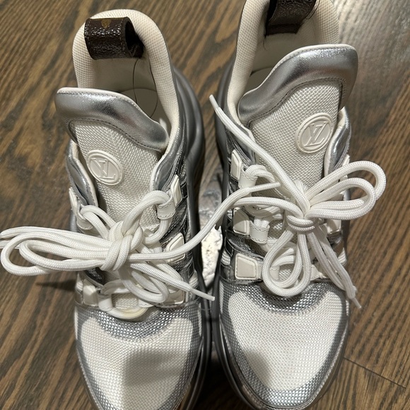 Louis Vuitton Arch Sneaker - Picture 7 of 11
